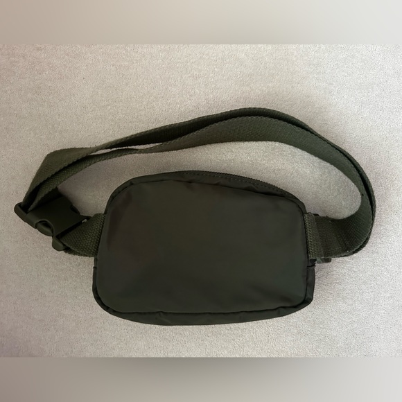 Wild Fable Deep Green Fanny Pack - Picture 3 of 7
